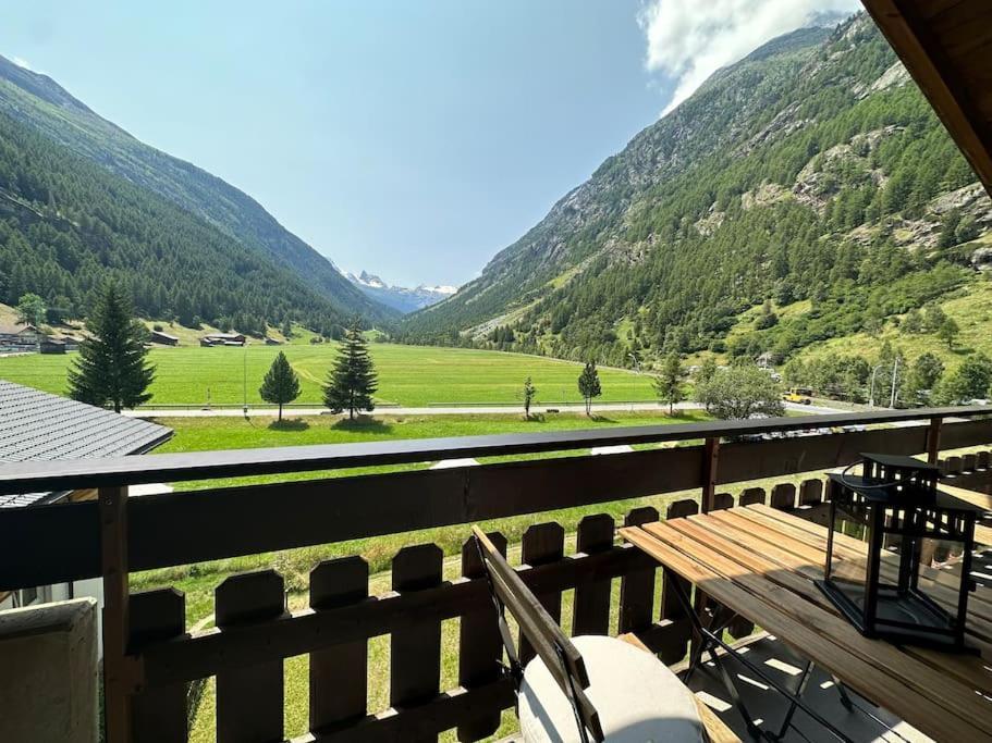 Majestic View Alpine Retreat * Tasch
